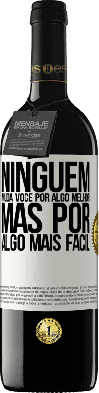 39,95 € | Vinho tinto Edição RED MBE Reserva Ninguém muda você por algo melhor, mas por algo mais fácil Etiqueta Branca. Etiqueta personalizável Reserva 12 Meses Colheita 2015 Tempranillo