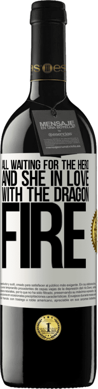 39,95 € | 赤ワイン REDエディション MBE 予約する すべてがヒーローを待ち、ドラゴンの火を愛する彼女 ホワイトラベル. カスタマイズ可能なラベル 予約する 12 月 収穫 2014 Tempranillo