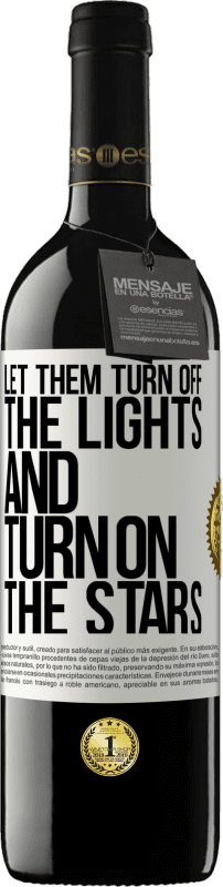 39,95 € Бесплатная доставка | Красное вино Издание RED MBE Бронировать Пусть они выключат свет и включат звезды Белая этикетка. Настраиваемая этикетка Бронировать 12 Месяцы Урожай 2016 Tempranillo
