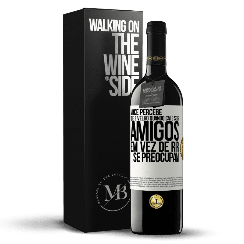 39,95 € Envio grátis | Vinho tinto Edição RED MBE Reserva Você percebe que é velho quando cai e seus amigos, em vez de rir, se preocupam Etiqueta Branca. Etiqueta personalizável Reserva 12 Meses Colheita 2016 Tempranillo