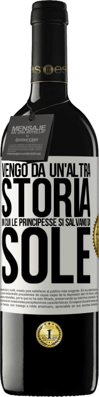 Spedizione Gratuita | Vino rosso Edizione RED MBE Riserva Vengo da un'altra storia in cui le principesse si salvano da sole Etichetta Bianca. Etichetta personalizzabile Riserva 12 Mesi Raccogliere 2014 Tempranillo