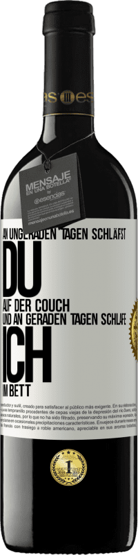 Kostenloser Versand | Rotwein RED Ausgabe MBE Reserve An ungeraden Tagen schläfst du auf der Couch und an geraden Tagen schlafe ich im Bett. Weißes Etikett. Anpassbares Etikett Reserve 12 Monate Ernte 2014 Tempranillo