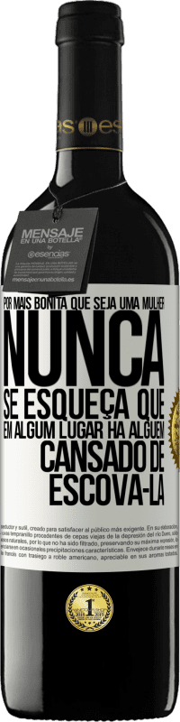 Envio grátis | Vinho tinto Edição RED MBE Reserva Por mais bonita que seja uma mulher, nunca se esqueça que em algum lugar há alguém cansado de escová-la Etiqueta Branca. Etiqueta personalizável Reserva 12 Meses Colheita 2014 Tempranillo