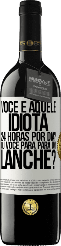 Envio grátis | Vinho tinto Edição RED MBE Reserva Você é aquele idiota 24 horas por dia? Ou você para para um lanche? Etiqueta Branca. Etiqueta personalizável Reserva 12 Meses Colheita 2014 Tempranillo