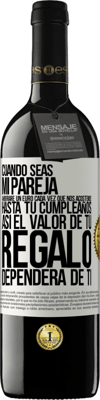39,95 € Envío gratis | Vino Tinto Edición RED MBE Reserva Cuando seas mi pareja, ahorraré un euro cada vez que nos acostemos hasta tu cumpleaños, así el valor de tu regalo dependerá Etiqueta Blanca. Etiqueta personalizable Reserva 12 Meses Cosecha 2016 Tempranillo