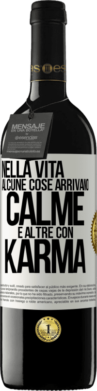 Spedizione Gratuita | Vino rosso Edizione RED MBE Riserva Nella vita alcune cose arrivano calme e altre con karma Etichetta Bianca. Etichetta personalizzabile Riserva 12 Mesi Raccogliere 2014 Tempranillo