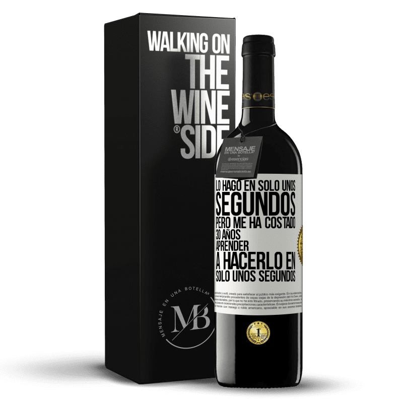 39,95 € Envío gratis | Vino Tinto Edición RED MBE Reserva Lo hago en solo unos segundos, pero me ha costado 30 años aprender a hacerlo en solo unos segundos Etiqueta Blanca. Etiqueta personalizable Reserva 12 Meses Cosecha 2016 Tempranillo