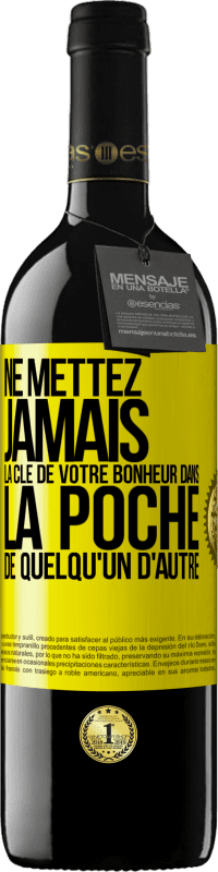 39,95 € | Vin rouge Édition RED MBE Réserve Ne mettez jamais la clé de votre bonheur dans la poche de quelqu'un d'autre Étiquette Jaune. Étiquette personnalisable Réserve 12 Mois Récolte 2015 Tempranillo