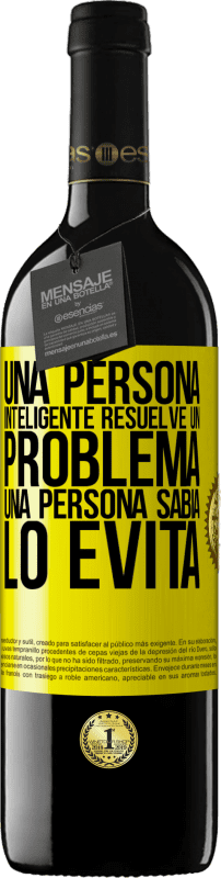 39,95 € | Vino Tinto Edición RED MBE Reserva Una persona inteligente resuelve un problema. Una persona sabia lo evita Etiqueta Amarilla. Etiqueta personalizable Reserva 12 Meses Cosecha 2015 Tempranillo