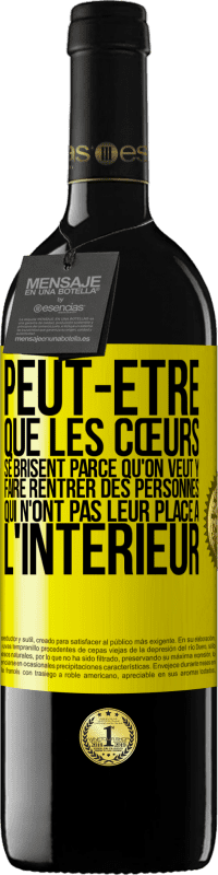 39,95 € | Vin rouge Édition RED MBE Réserve Peut-être que les cœurs se brisent parce qu'on veut y faire rentrer des personnes qui n'ont pas leur place à l'intérieur Étiquette Jaune. Étiquette personnalisable Réserve 12 Mois Récolte 2015 Tempranillo