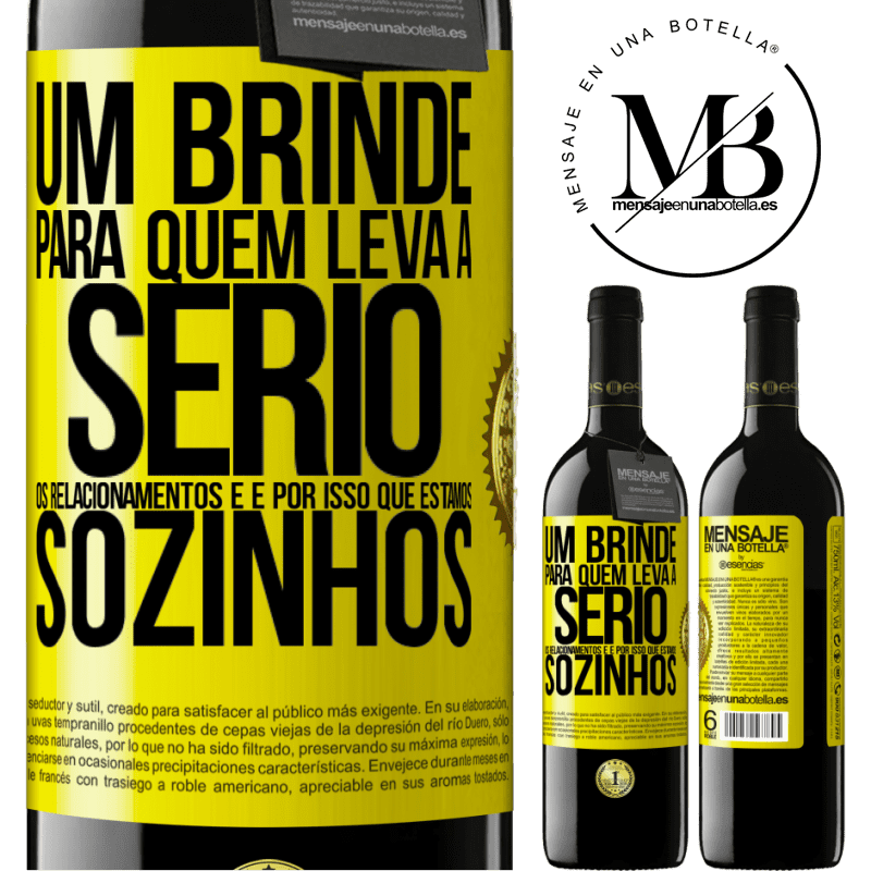 39,95 € Envio grátis | Vinho tinto Edição RED MBE Reserva Um brinde para quem leva a sério os relacionamentos e é por isso que estamos sozinhos Etiqueta Amarela. Etiqueta personalizável Reserva 12 Meses Colheita 2014 Tempranillo