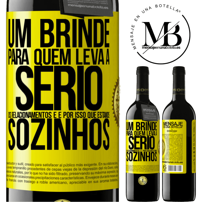 39,95 € Envio grátis | Vinho tinto Edição RED MBE Reserva Um brinde para quem leva a sério os relacionamentos e é por isso que estamos sozinhos Etiqueta Amarela. Etiqueta personalizável Reserva 12 Meses Colheita 2016 Tempranillo
