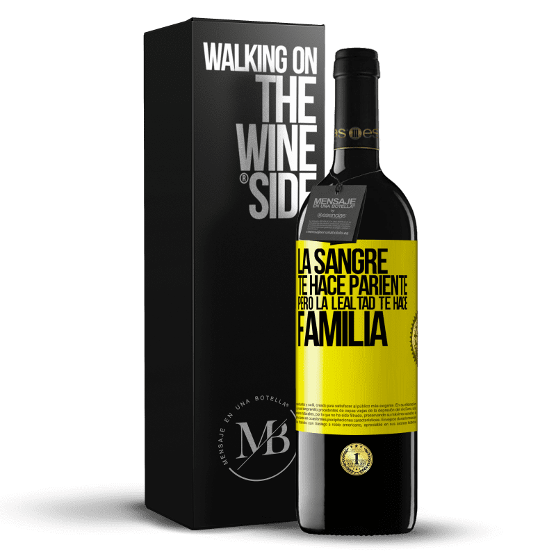 39,95 € Envío gratis | Vino Tinto Edición RED MBE Reserva La sangre te hace pariente, pero la lealtad te hace familia Etiqueta Amarilla. Etiqueta personalizable Reserva 12 Meses Cosecha 2015 Tempranillo