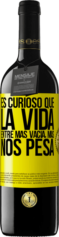 Envío gratis | Vino Tinto Edición RED MBE Reserva Es curioso que la vida entre más vacía, más nos pesa Etiqueta Amarilla. Etiqueta personalizable Reserva 12 Meses Cosecha 2014 Tempranillo