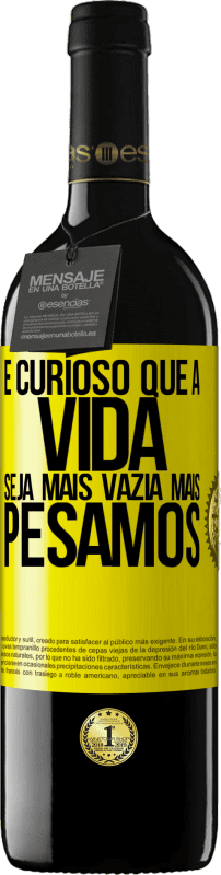 39,95 € | Vinho tinto Edição RED MBE Reserva É curioso que a vida seja mais vazia, mais pesamos Etiqueta Amarela. Etiqueta personalizável Reserva 12 Meses Colheita 2016 Tempranillo