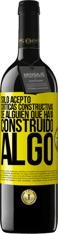 39,95 € Envío gratis | Vino Tinto Edición RED MBE Reserva Sólo acepto críticas constructivas de alguien que haya construido algo Etiqueta Amarilla. Etiqueta personalizable Reserva 12 Meses Cosecha 2016 Tempranillo