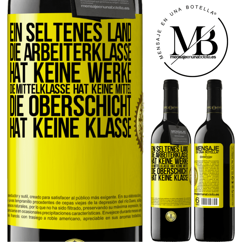 39,95 € Kostenloser Versand | Rotwein RED Ausgabe MBE Reserve Ein seltsames Land: Die Arbeiterklasse hat keine Arbeit, die Mittelschicht hat keine Mittel, die oberste Klasse hat keine Klasse Gelbes Etikett. Anpassbares Etikett Reserve 12 Monate Ernte 2014 Tempranillo