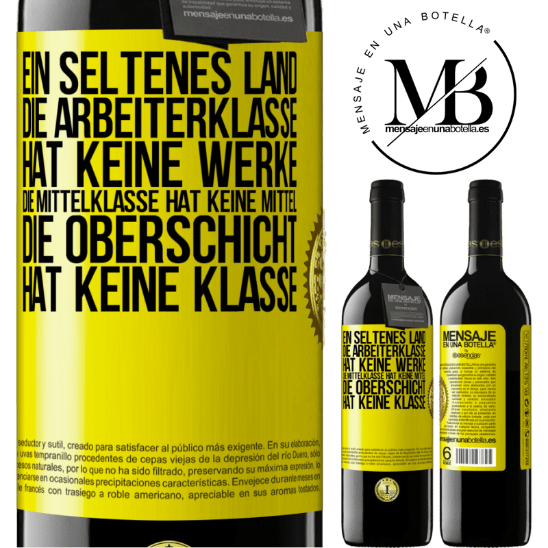 39,95 € Kostenloser Versand | Rotwein RED Ausgabe MBE Reserve Ein seltsames Land: Die Arbeiterklasse hat keine Arbeit, die Mittelschicht hat keine Mittel, die oberste Klasse hat keine Klasse Gelbes Etikett. Anpassbares Etikett Reserve 12 Monate Ernte 2016 Tempranillo