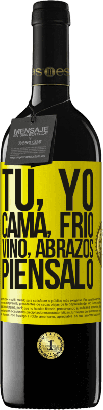 39,95 € Envío gratis | Vino Tinto Edición RED MBE Reserva Tú, yo, cama, frío, vino, abrazos. Piénsalo Etiqueta Amarilla. Etiqueta personalizable Reserva 12 Meses Cosecha 2016 Tempranillo