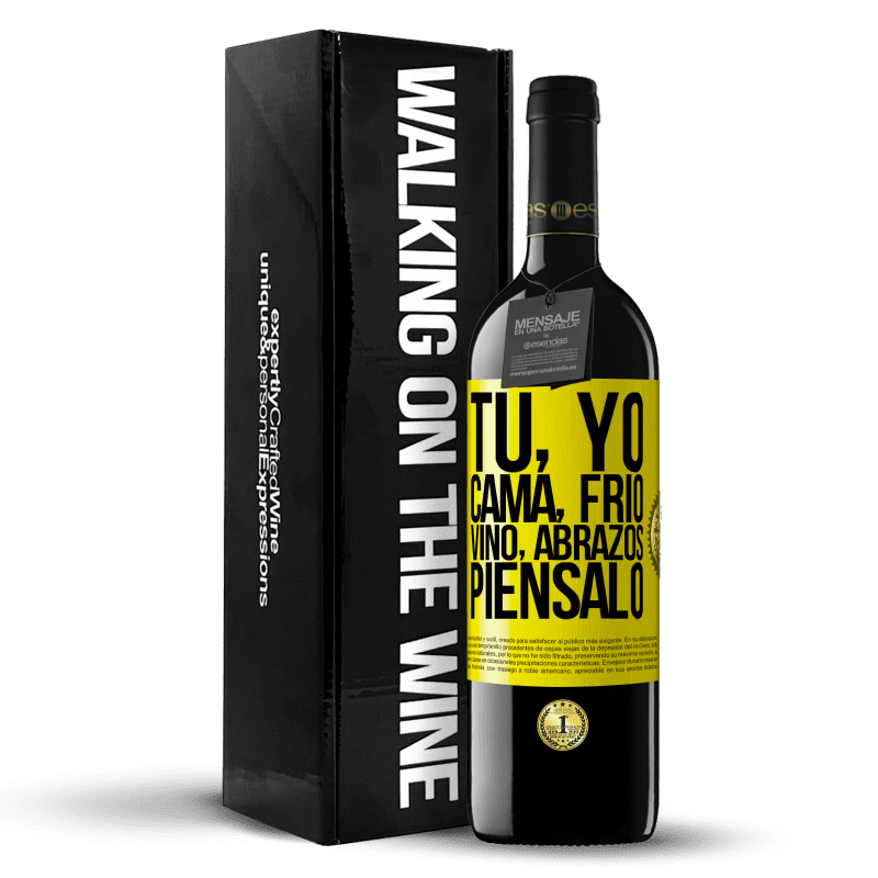 39,95 € Envío gratis | Vino Tinto Edición RED MBE Reserva Tú, yo, cama, frío, vino, abrazos. Piénsalo Etiqueta Amarilla. Etiqueta personalizable Reserva 12 Meses Cosecha 2016 Tempranillo