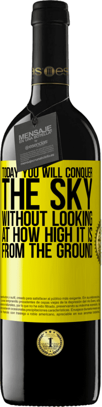 39,95 € | Red Wine RED Edition MBE Reserve Today you will conquer the sky, without looking at how high it is from the ground Yellow Label. Customizable label Reserve 12 Months Harvest 2015 Tempranillo