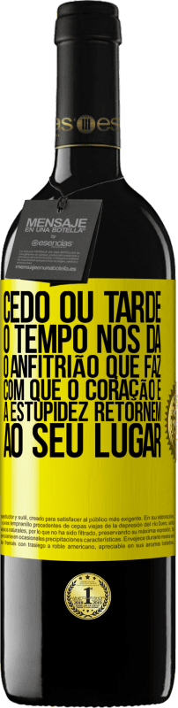 39,95 € | Vinho tinto Edição RED MBE Reserva Cedo ou tarde, o tempo nos dá o anfitrião que faz com que o coração e a estupidez retornem ao seu lugar Etiqueta Amarela. Etiqueta personalizável Reserva 12 Meses Colheita 2015 Tempranillo