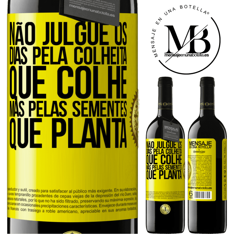 39,95 € Envio grátis | Vinho tinto Edição RED MBE Reserva Não julgue os dias pela colheita que colhe, mas pelas sementes que planta Etiqueta Amarela. Etiqueta personalizável Reserva 12 Meses Colheita 2015 Tempranillo