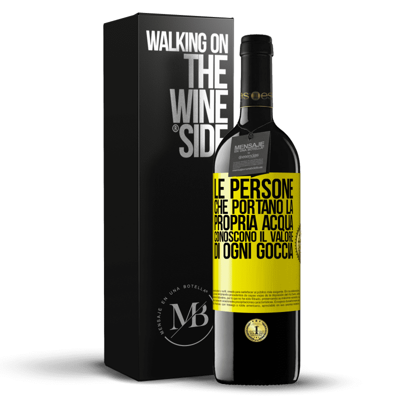 39,95 € Spedizione Gratuita | Vino rosso Edizione RED MBE Riserva Le persone che portano la propria acqua, conoscono il valore di ogni goccia Etichetta Gialla. Etichetta personalizzabile Riserva 12 Mesi Raccogliere 2015 Tempranillo