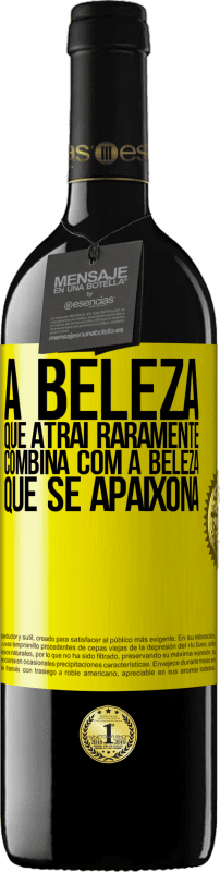 39,95 € | Vinho tinto Edição RED MBE Reserva A beleza que atrai raramente combina com a beleza que se apaixona Etiqueta Amarela. Etiqueta personalizável Reserva 12 Meses Colheita 2016 Tempranillo
