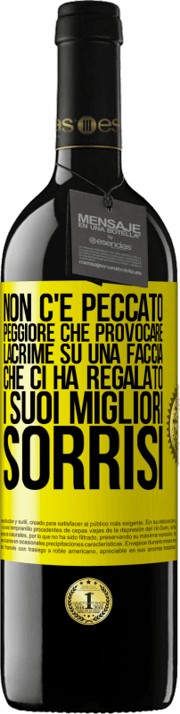 39,95 € | Vino rosso Edizione RED MBE Riserva Non c'è peccato peggiore che provocare lacrime su una faccia che ci ha regalato i suoi migliori sorrisi Etichetta Gialla. Etichetta personalizzabile Riserva 12 Mesi Raccogliere 2015 Tempranillo