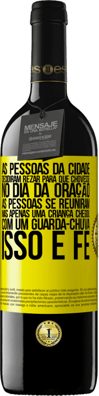 39,95 € | Vinho tinto Edição RED MBE Reserva As pessoas da cidade decidiram rezar para que chovesse. No dia da oração, as pessoas se reuniram, mas apenas uma criança Etiqueta Amarela. Etiqueta personalizável Reserva 12 Meses Colheita 2015 Tempranillo