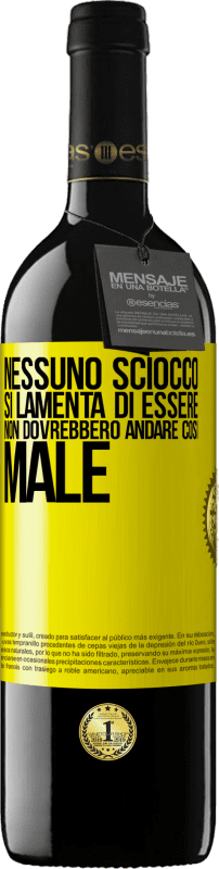 39,95 € Spedizione Gratuita | Vino rosso Edizione RED MBE Riserva Nessuno sciocco si lamenta di essere. Non dovrebbero andare così male Etichetta Gialla. Etichetta personalizzabile Riserva 12 Mesi Raccogliere 2015 Tempranillo