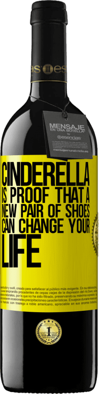 39,95 € | 红酒 RED版 MBE 预订 灰姑娘证明了一双新鞋可以改变您的生活 黄色标签. 可自定义的标签 预订 12 个月 收成 2014 Tempranillo