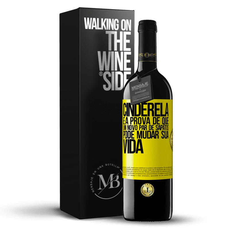 39,95 € Envio grátis | Vinho tinto Edição RED MBE Reserva Cinderela é a prova de que um novo par de sapatos pode mudar sua vida Etiqueta Amarela. Etiqueta personalizável Reserva 12 Meses Colheita 2015 Tempranillo