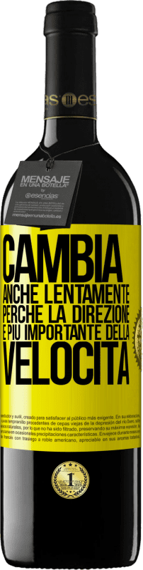 39,95 € Spedizione Gratuita | Vino rosso Edizione RED MBE Riserva Cambia, anche lentamente, perché la direzione è più importante della velocità Etichetta Gialla. Etichetta personalizzabile Riserva 12 Mesi Raccogliere 2016 Tempranillo