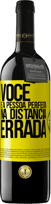 39,95 € | Vinho tinto Edição RED MBE Reserva Você é a pessoa perfeita na distância errada Etiqueta Amarela. Etiqueta personalizável Reserva 12 Meses Colheita 2016 Tempranillo