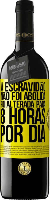 39,95 € Envio grátis | Vinho tinto Edição RED MBE Reserva A escravidão não foi abolida, foi alterada para 8 horas por dia Etiqueta Amarela. Etiqueta personalizável Reserva 12 Meses Colheita 2016 Tempranillo