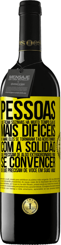 39,95 € | Vinho tinto Edição RED MBE Reserva Pessoas que ficam sozinhas há muito tempo são as mais difíceis de amar. Eles se tornaram tão acostumados com a solidão que Etiqueta Amarela. Etiqueta personalizável Reserva 12 Meses Colheita 2015 Tempranillo