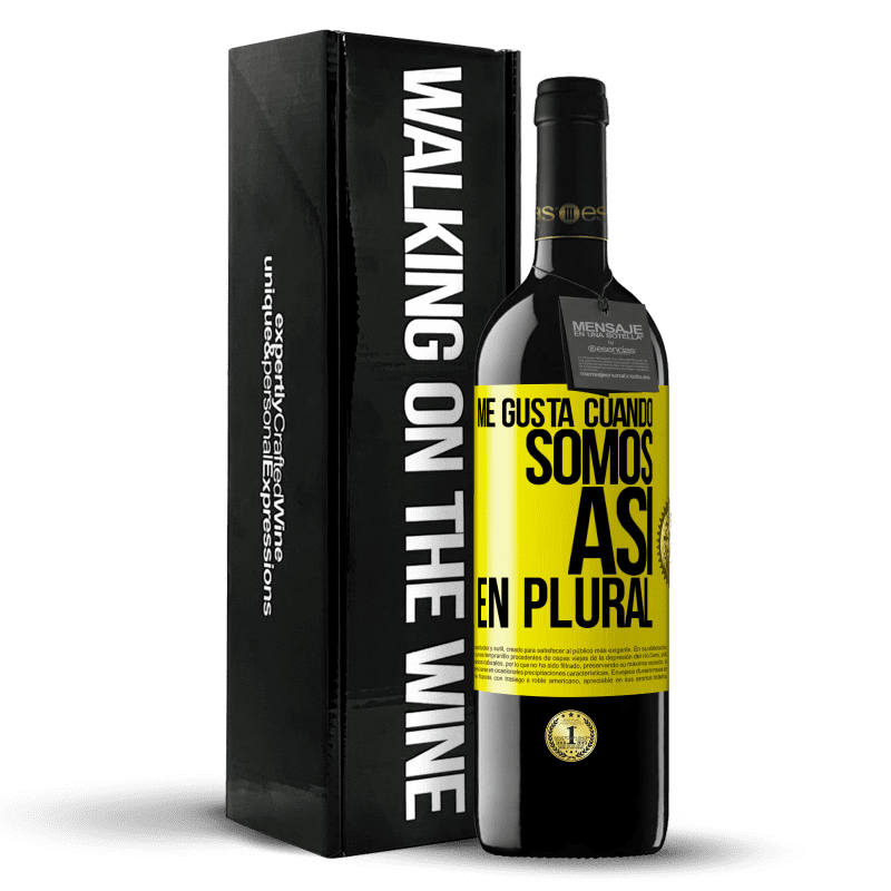 39,95 € Envío gratis | Vino Tinto Edición RED MBE Reserva Me gusta cuando somos. Así, en plural Etiqueta Amarilla. Etiqueta personalizable Reserva 12 Meses Cosecha 2016 Tempranillo