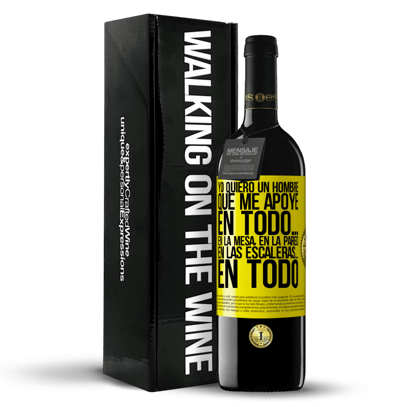 39,95 € Envío gratis | Vino Tinto Edición RED MBE Reserva Yo quiero un hombre que me apoye en todo… En la mesa, en la pared, en las escaleras… En todo Etiqueta Amarilla. Etiqueta personalizable Reserva 12 Meses Cosecha 2015 Tempranillo