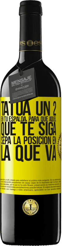 39,95 € Envío gratis | Vino Tinto Edición RED MBE Reserva Tatúa un 2 en tu espalda, para que aquél que te siga sepa la posición en la que va Etiqueta Amarilla. Etiqueta personalizable Reserva 12 Meses Cosecha 2014 Tempranillo