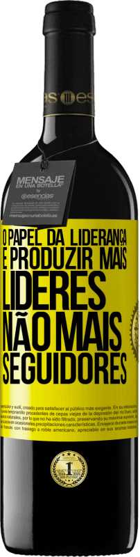 39,95 € Envio grátis | Vinho tinto Edição RED MBE Reserva O papel da liderança é produzir mais líderes, não mais seguidores Etiqueta Amarela. Etiqueta personalizável Reserva 12 Meses Colheita 2015 Tempranillo