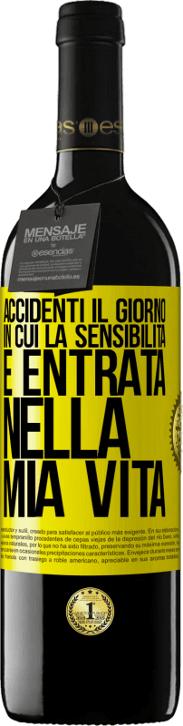 39,95 € | Vino rosso Edizione RED MBE Riserva Accidenti il giorno in cui la sensibilità è entrata nella mia vita Etichetta Gialla. Etichetta personalizzabile Riserva 12 Mesi Raccogliere 2015 Tempranillo