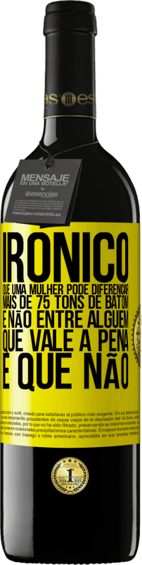 39,95 € | Vinho tinto Edição RED MBE Reserva Irônico Que uma mulher pode diferenciar mais de 75 tons de batom e não entre alguém que vale a pena e que não Etiqueta Amarela. Etiqueta personalizável Reserva 12 Meses Colheita 2014 Tempranillo