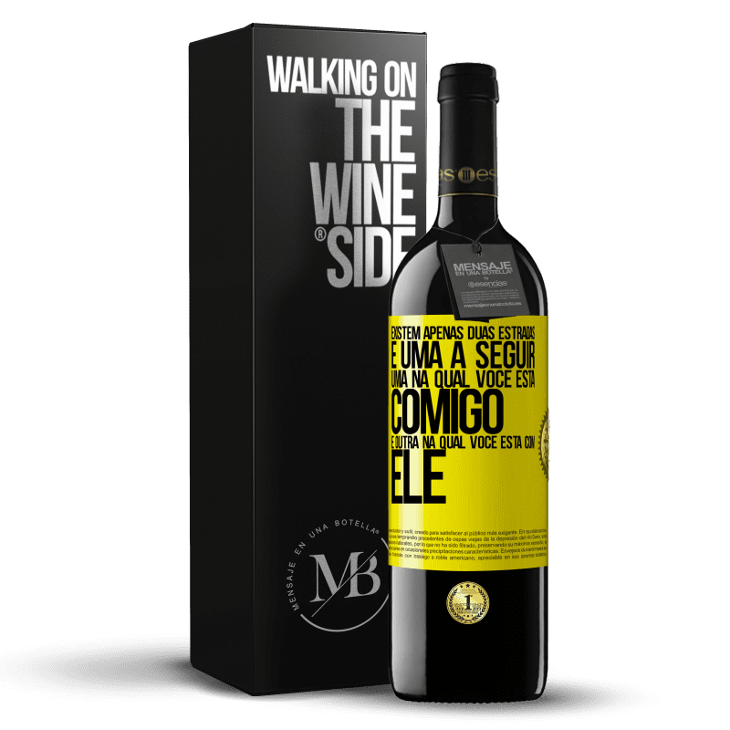 39,95 € Envio grátis | Vinho tinto Edição RED MBE Reserva Existem apenas duas estradas, e uma a seguir, uma na qual você está comigo e outra na qual você está com ele Etiqueta Amarela. Etiqueta personalizável Reserva 12 Meses Colheita 2015 Tempranillo