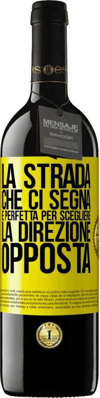 39,95 € | Vino rosso Edizione RED MBE Riserva La strada che ci segna è perfetta per scegliere la direzione opposta Etichetta Gialla. Etichetta personalizzabile Riserva 12 Mesi Raccogliere 2015 Tempranillo