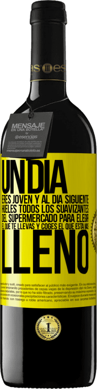 Envío gratis | Vino Tinto Edición RED MBE Reserva Un día eres joven y al día siguiente, hueles todos los suavizantes del supermercado para elegir el que te llevas y coges el Etiqueta Amarilla. Etiqueta personalizable Reserva 12 Meses Cosecha 2014 Tempranillo