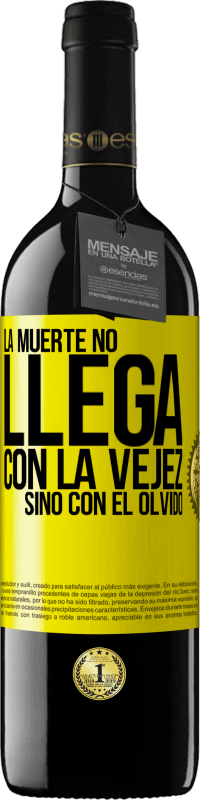 39,95 € | Vino Tinto Edición RED MBE Reserva La muerte no llega con la vejez, sino con el olvido Etiqueta Amarilla. Etiqueta personalizable Reserva 12 Meses Cosecha 2016 Tempranillo
