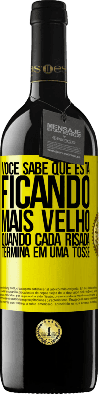 39,95 € Envio grátis | Vinho tinto Edição RED MBE Reserva Você sabe que está ficando mais velho, quando cada risada termina em uma tosse Etiqueta Amarela. Etiqueta personalizável Reserva 12 Meses Colheita 2015 Tempranillo