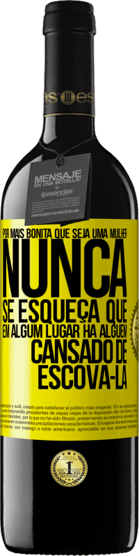 39,95 € Envio grátis | Vinho tinto Edição RED MBE Reserva Por mais bonita que seja uma mulher, nunca se esqueça que em algum lugar há alguém cansado de escová-la Etiqueta Amarela. Etiqueta personalizável Reserva 12 Meses Colheita 2016 Tempranillo
